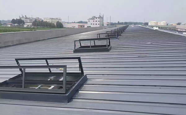 某中学室内体育馆民勤排烟窗改造项目