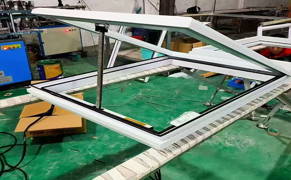 某地下车库出入口民勤排烟窗配置工程