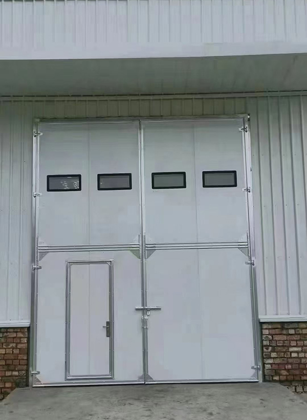 民勤工业门在设备装配车间出入口的实施记录