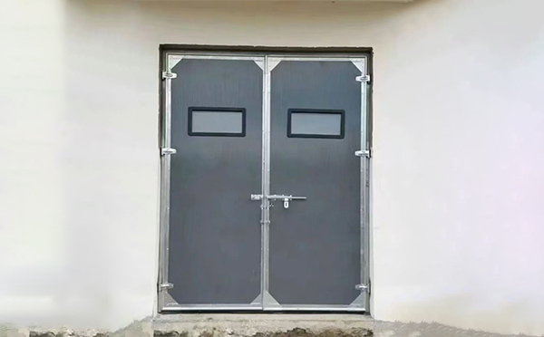 民勤工业门在高温作业区域的运行表现